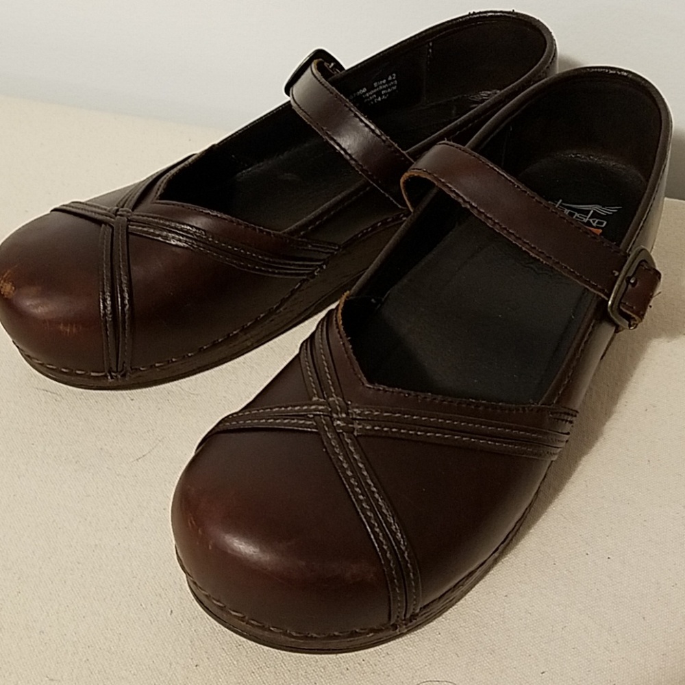 Dansko xp 42 brown mary jane clogs